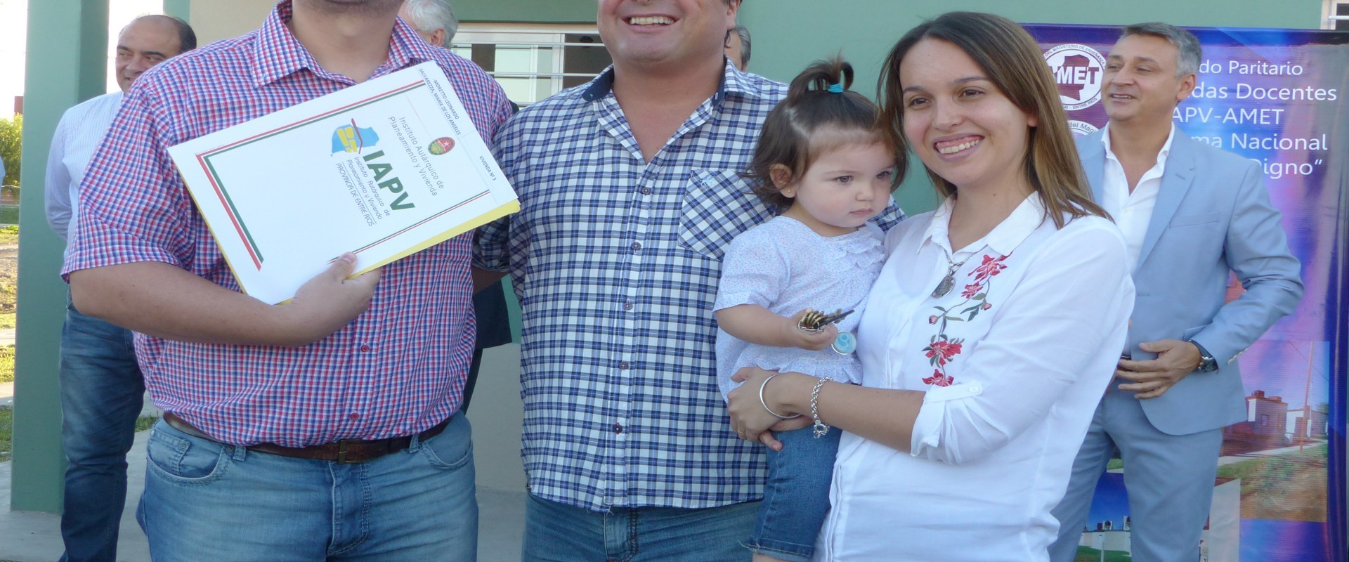 Se entregan nuevas viviendas y escrituras del IAPV en Cerrito