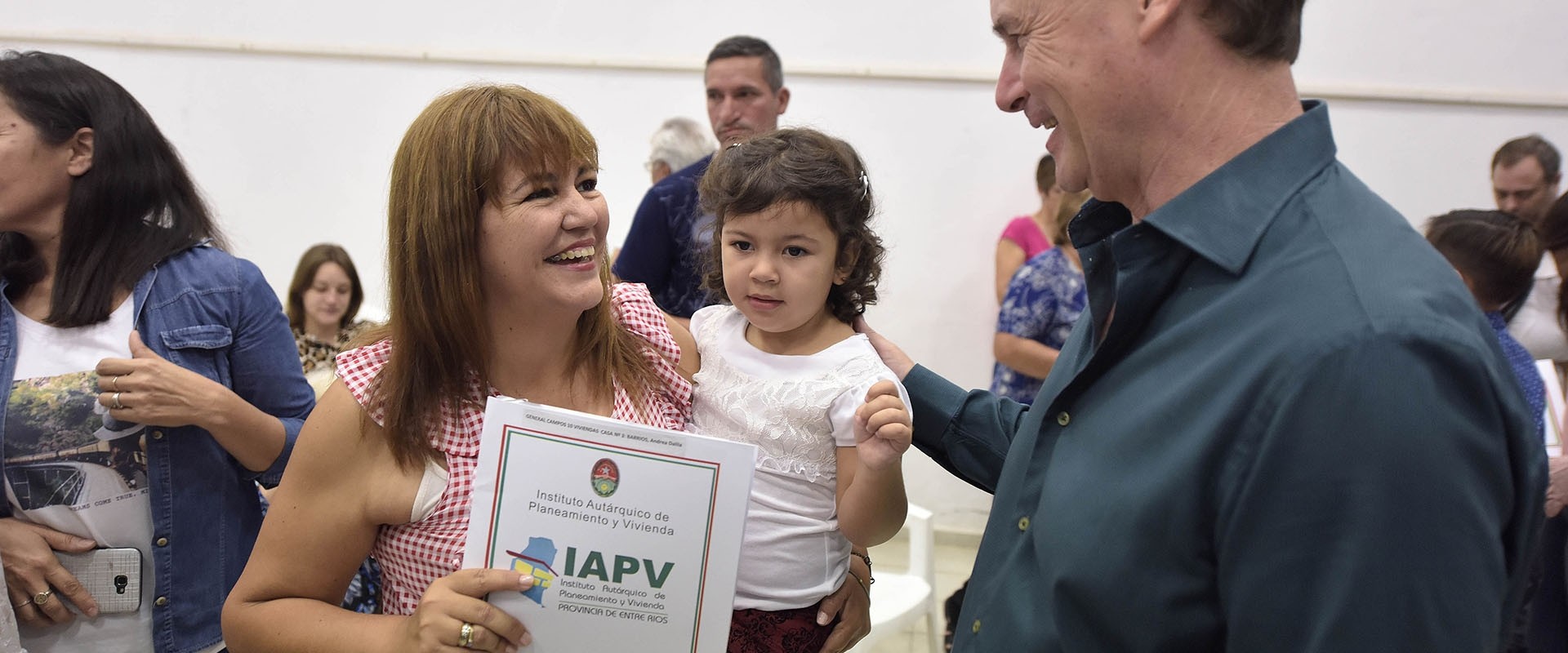 Más de 2.000 familias entrerrianas recibieron las escrituras de sus viviendas sociales
