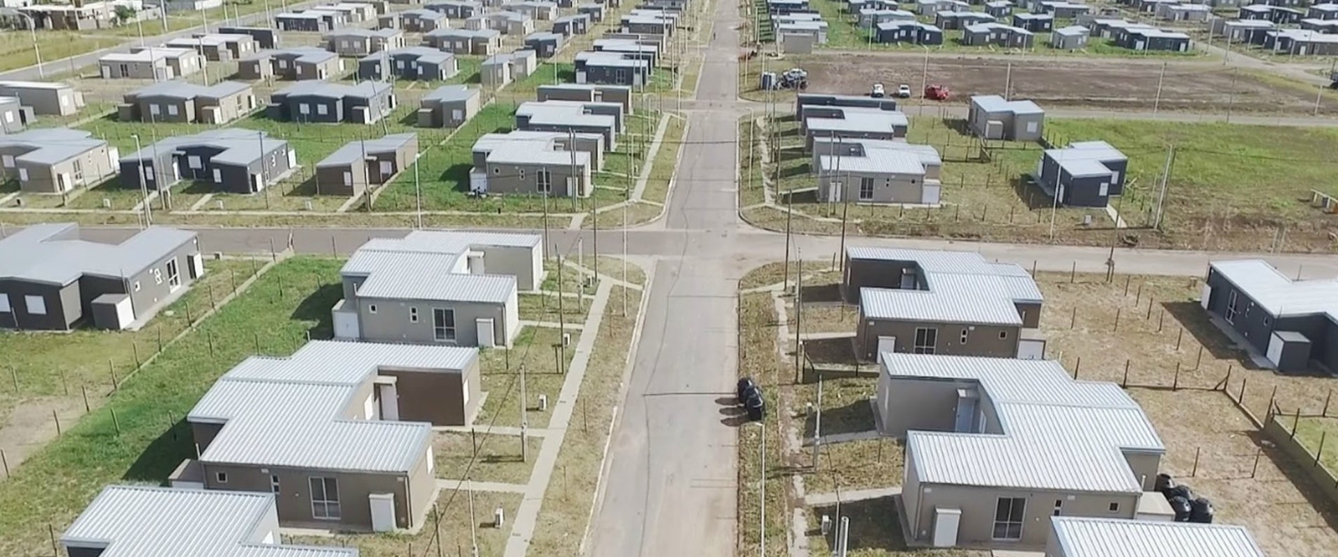 En los próximos días, 300 familias paranaenses contarán con su casa propia