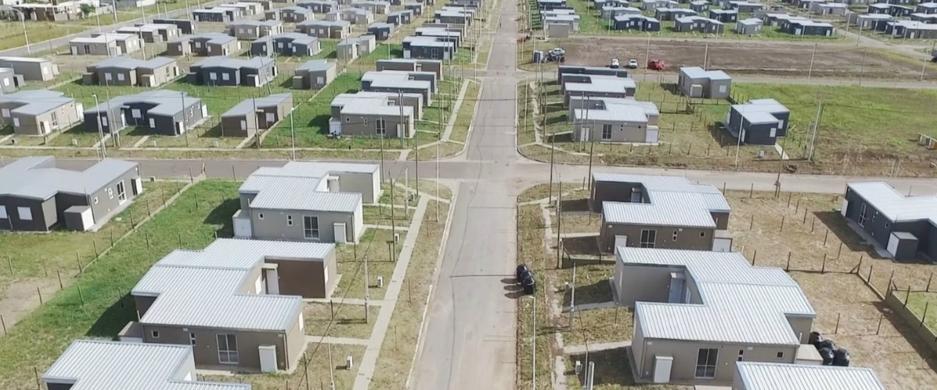 En los próximos días, 300 familias paranaenses contarán con su casa propia