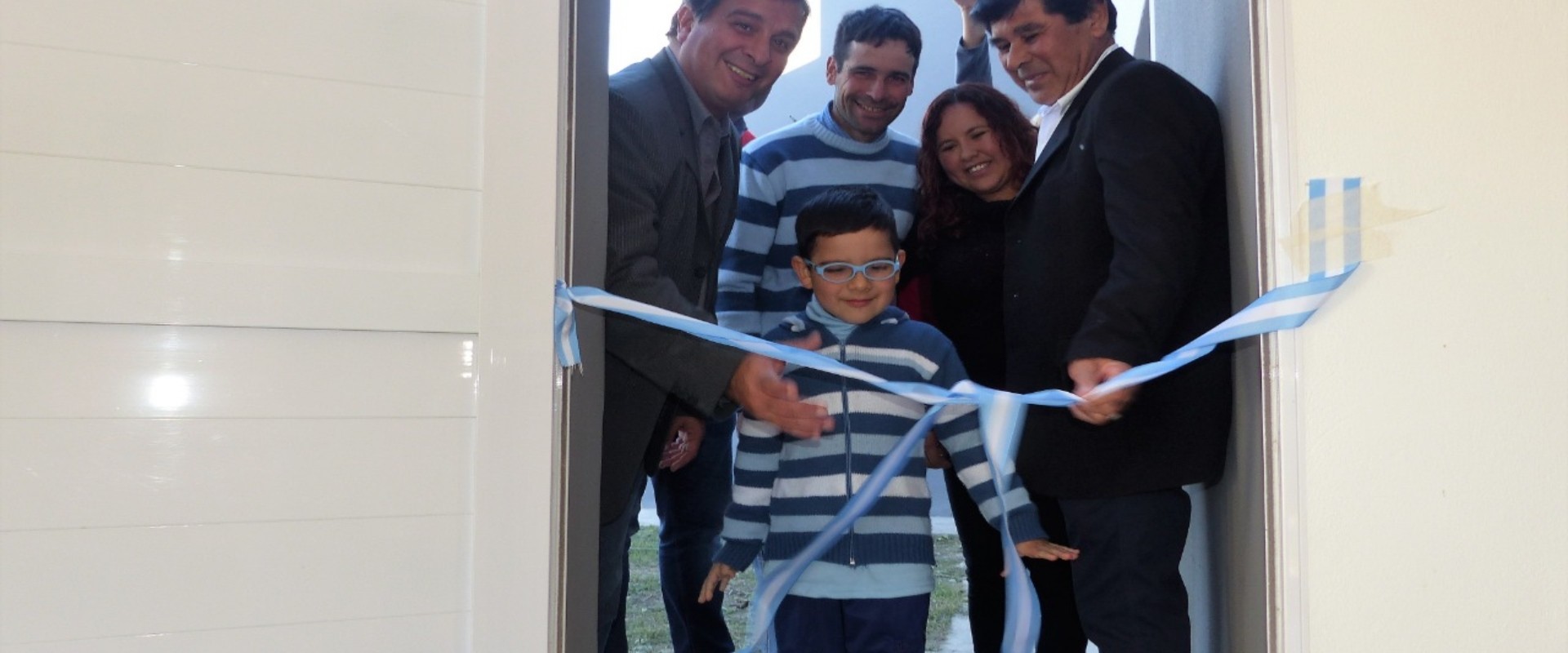 Diez  familias de Villa Domínguez tienen su casa propia