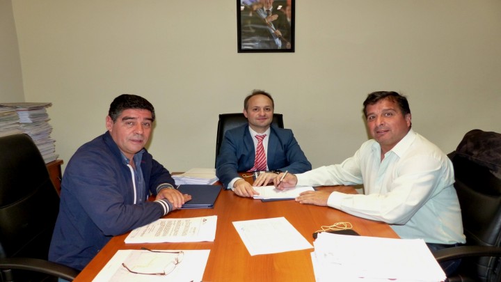 Rubricaron contrato para construir nuevas viviendas en La Picada