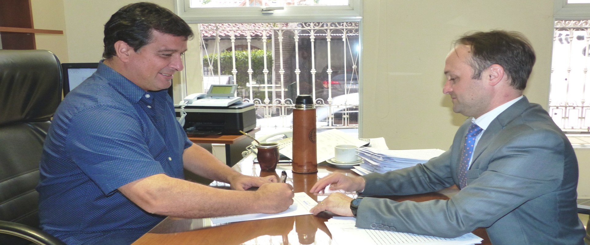 La provincia rubricó el contrato para construir nuevas  viviendas en Ubajay