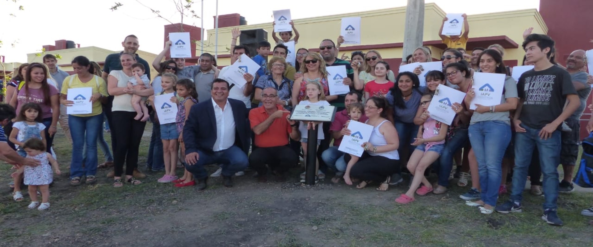 Accedieron a su casa propia 80 familias de docentes de Concepción del Uruguay