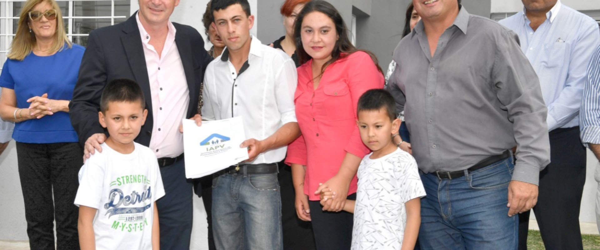La provincia rubricó convenio  para construir nuevas viviendas en Gualeguaychú y  Viale  con recursos propios