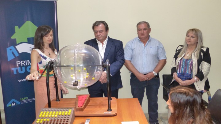 Son 14 familias las favorecidas en el sorteo de viviendas para Las Moscas y Ceibas