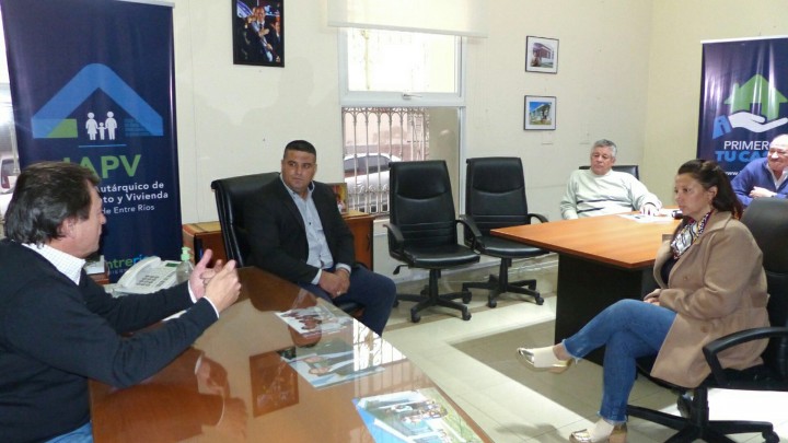 Gestionan la construcción de nuevas viviendas para La Clarita