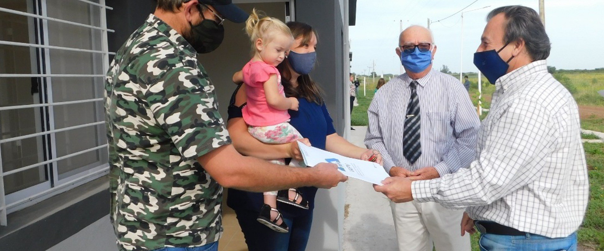 Se entregaron nuevas viviendas para familias de tres localidades entrerrianas