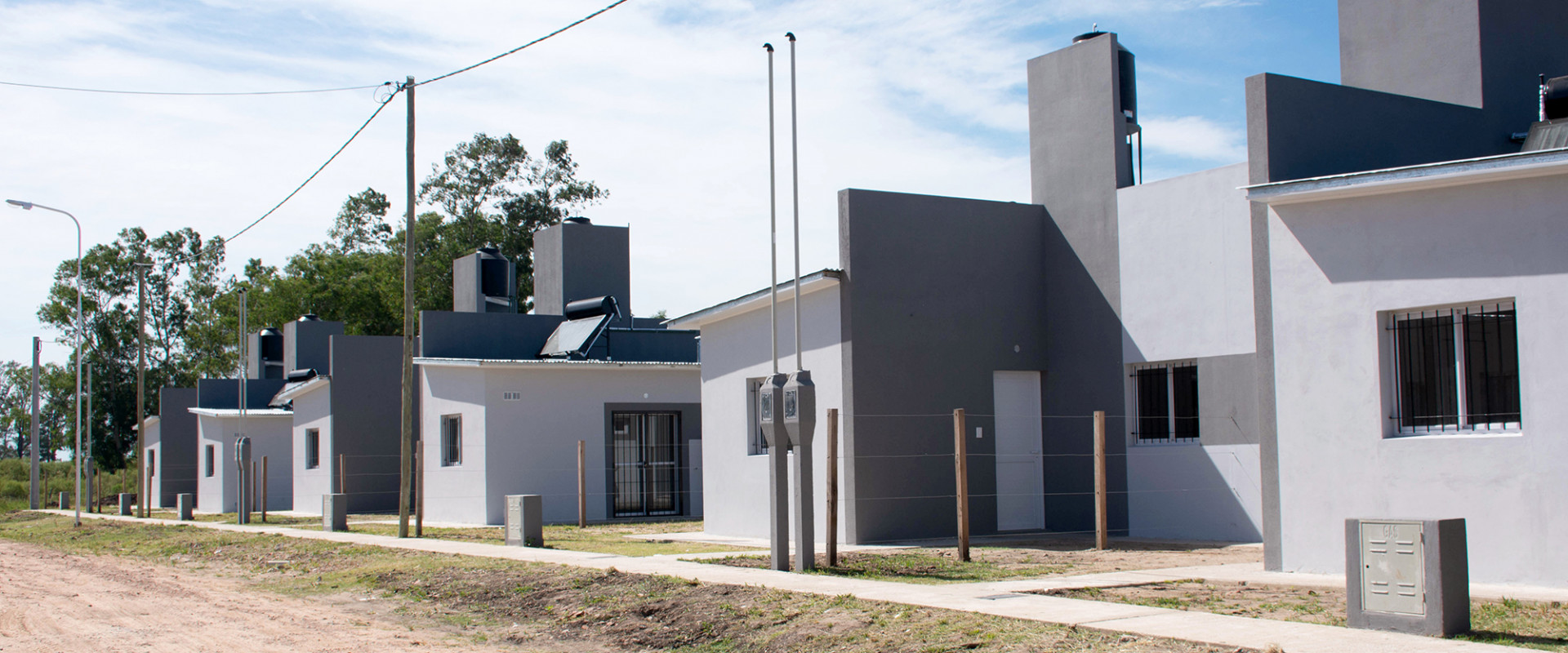 La provincia rubricó convenios para construir 58 viviendas para Villaguay y Chajarí