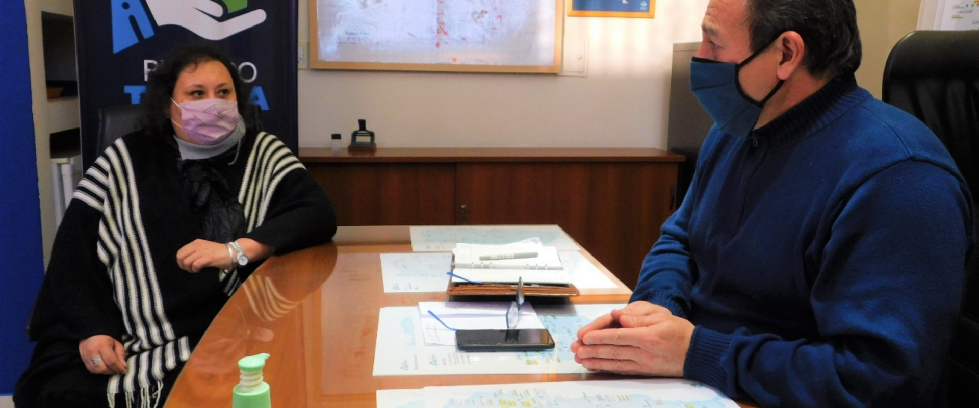 Con fondos provinciales reanudaron la construcción de viviendas de madera en Los Conquistadores