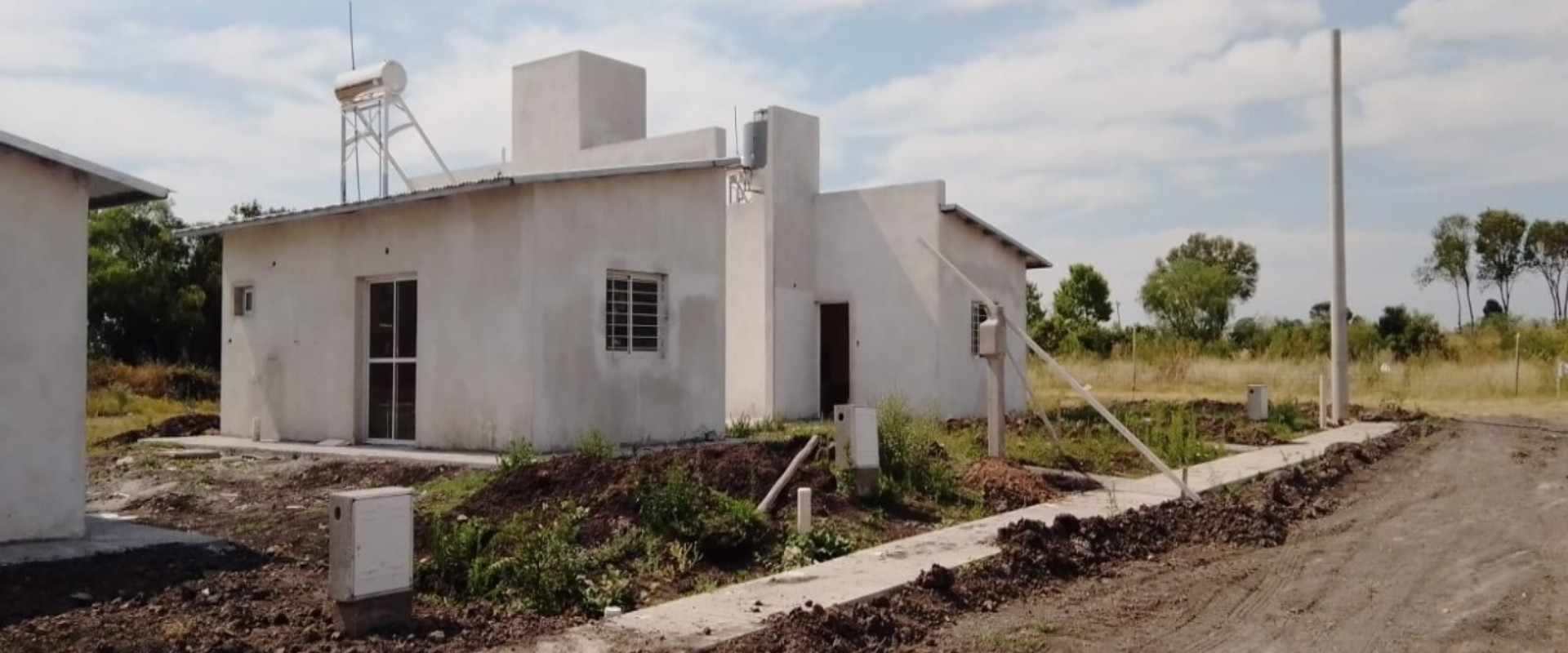 La provincia rubricó convenios para construir 40 viviendas en Gualeguaychú y Urdinarrain