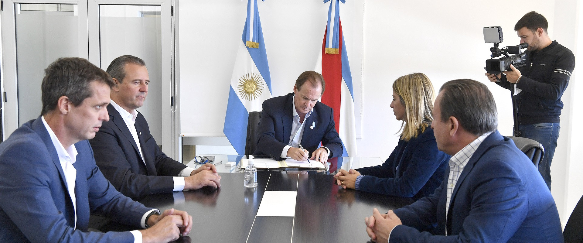 Dotarán del servicio de cloacas al complejo de 500 viviendas de Paraná