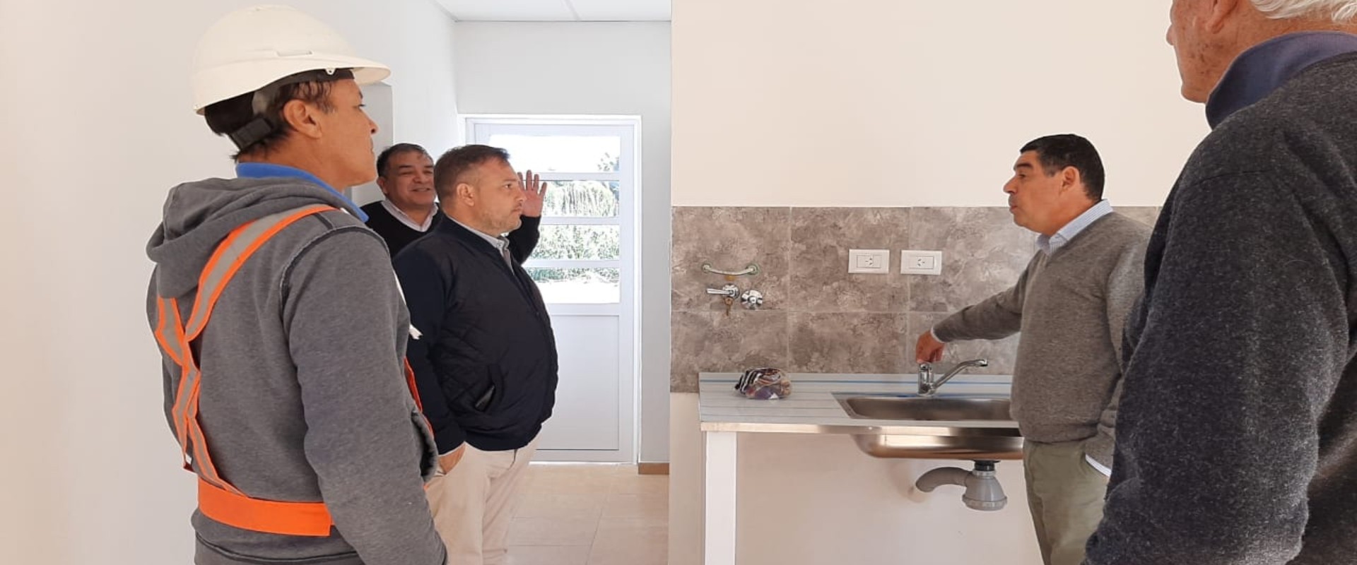 Recorrieron las viviendas que se construyen en Piedras Blancas financiadas por la provincia