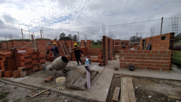 Construirán nuevas viviendas con fondos nacionales en 11 localidades del departamento Uruguay