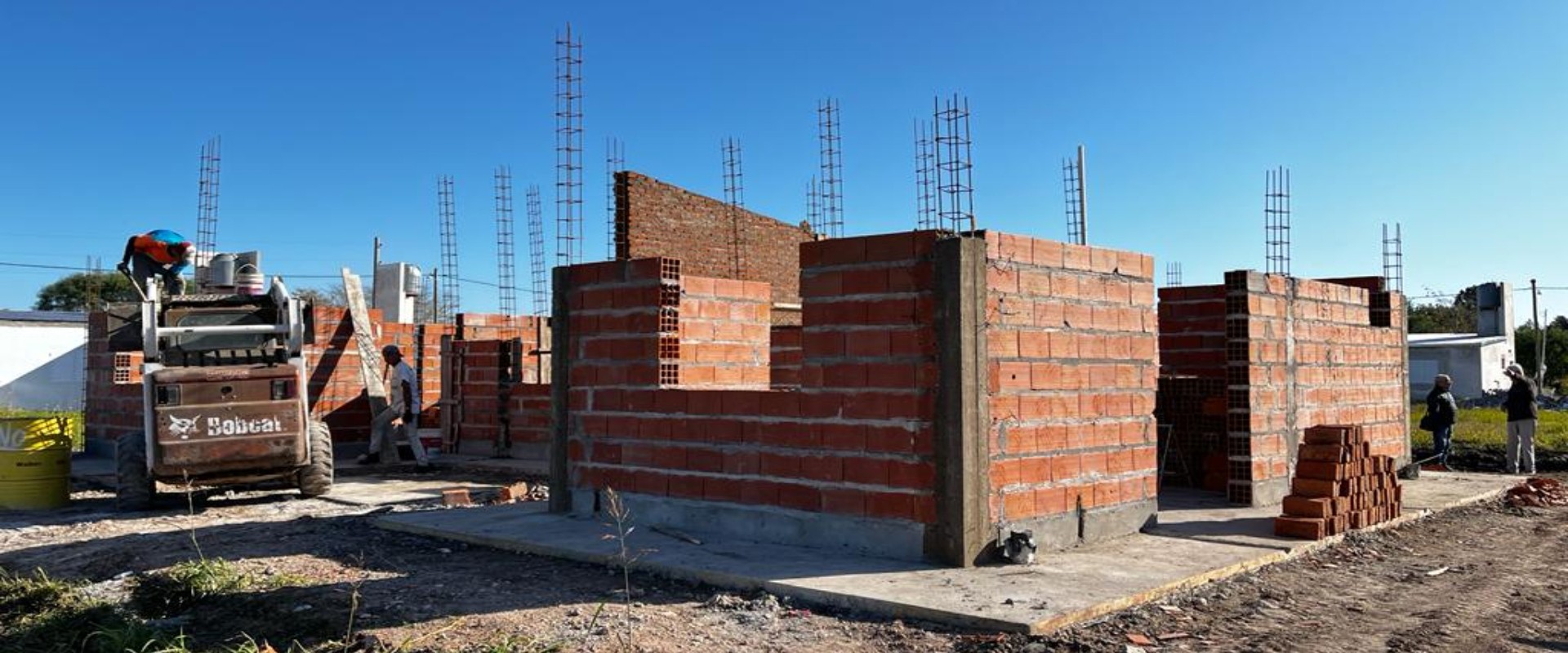 Comenzaron a construirse con recursos provinciales 40 viviendas en dos localidades entrerrianas