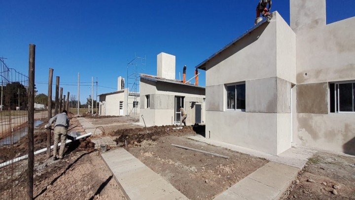 En cuatro localidades se construyen nuevas viviendas con fondos provinciales