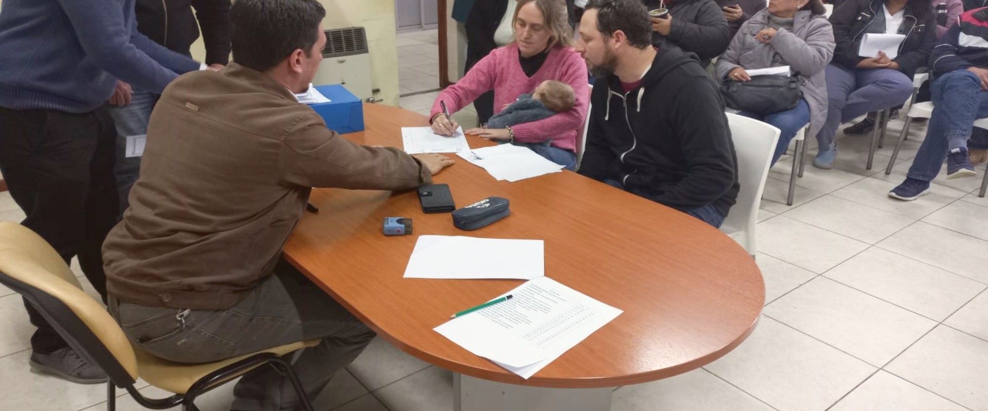 Familias de docentes de Concepción del Uruguay rubricaron las escrituras de sus viviendas