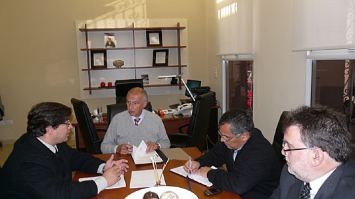 El Intendente de Cerrito se reunió con el Directorio el IAPV