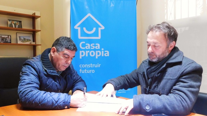 Se rubricó el contrato para construir 30 nuevas viviendas con fondos nacionales en La Criolla