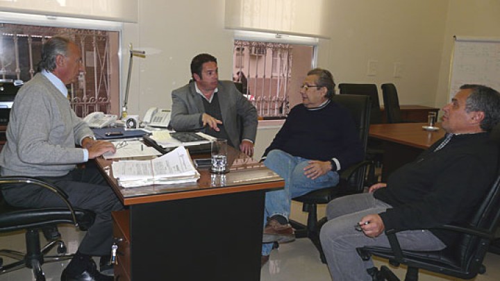 Funcionarios provinciales evaluaron junto al intendente de Seguí el avance en obras habitacionales para esa localidad