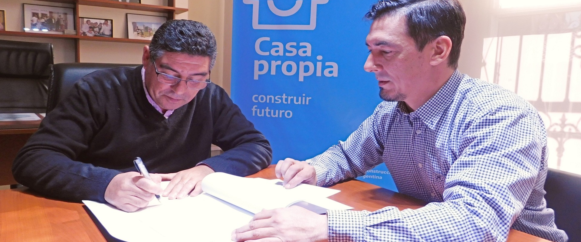 Se rubricaron contratos para ejecutar  nuevas viviendas en dos localidades entrerrianas