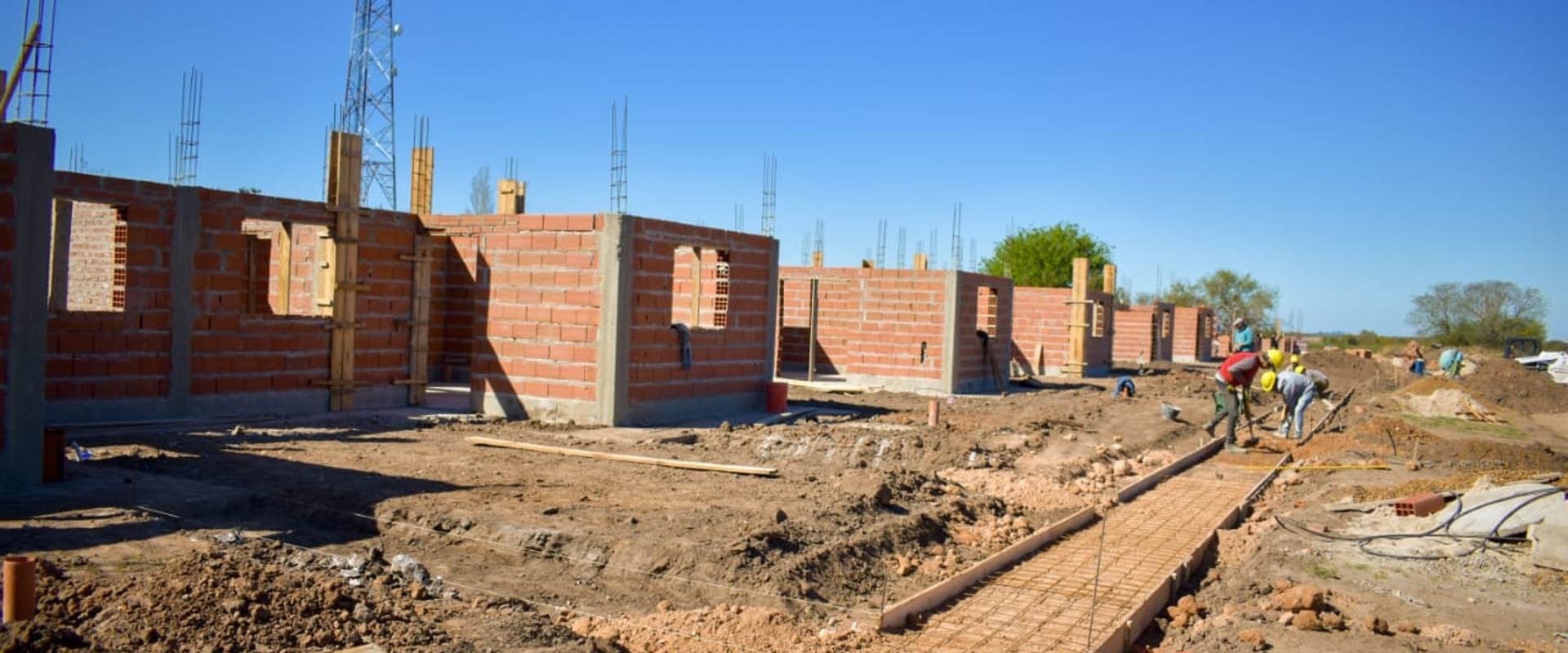 Comenzaron a construirse 27 nuevas viviendas con fondos provinciales para Enrique Carbó y Colonia Ayuí