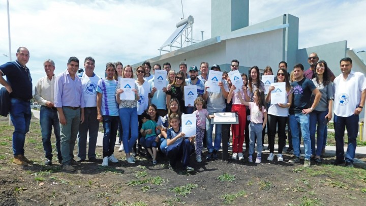Fueron inauguradas 10 viviendas para docentes  técnicos en Viale