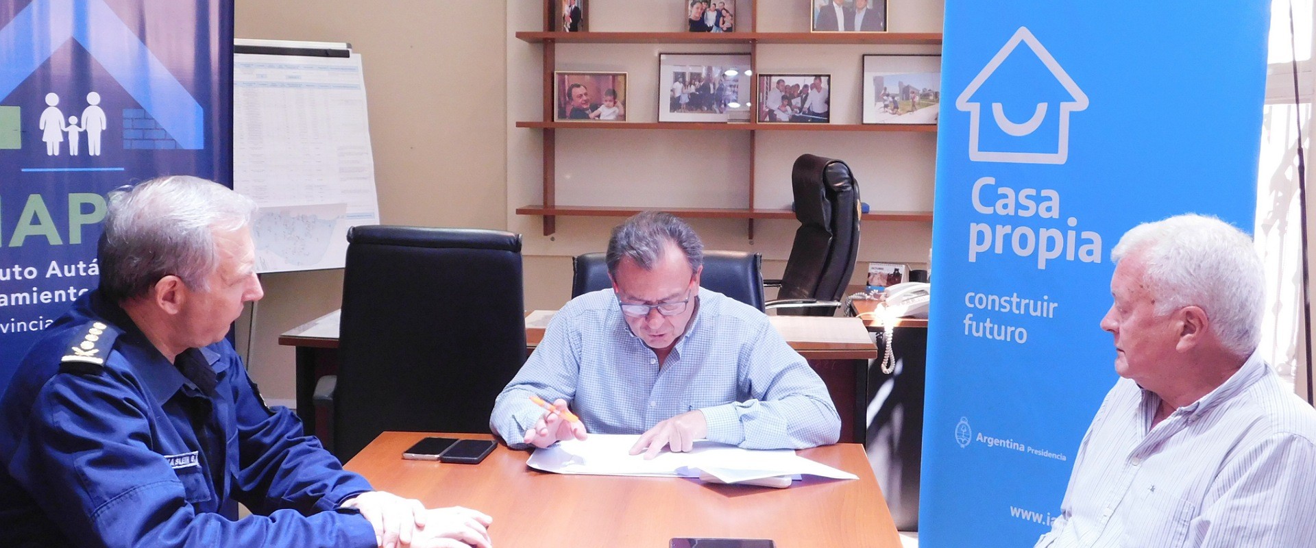 Repasaron las obras que lleva adelante el IAPV para el personal policial en la provincia