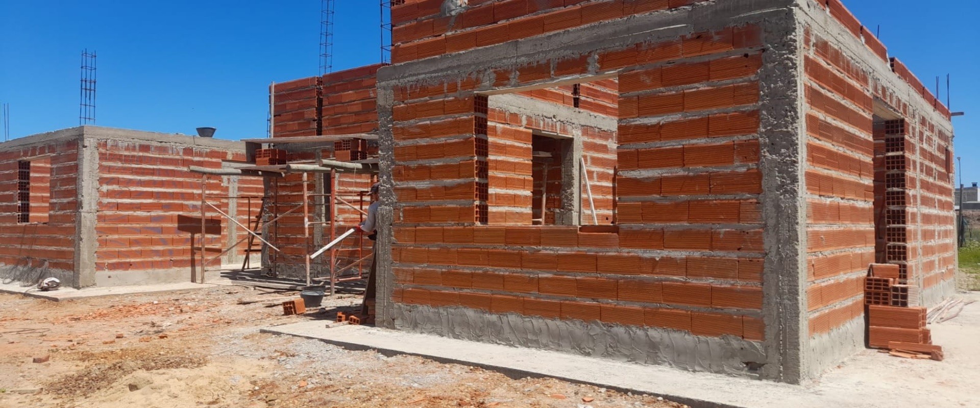 Comenzaron a construirse 82 nuevas viviendas con fondos provinciales en seis localidades entrerrianas