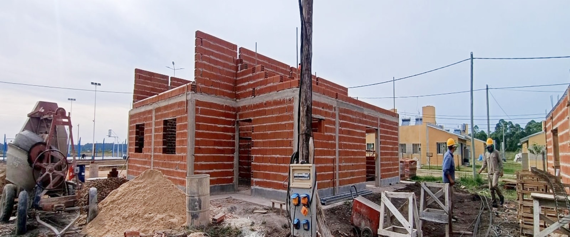 Rubricaron contrato para construir 18 nuevas viviendas en Chajarí para trabajadores municipales