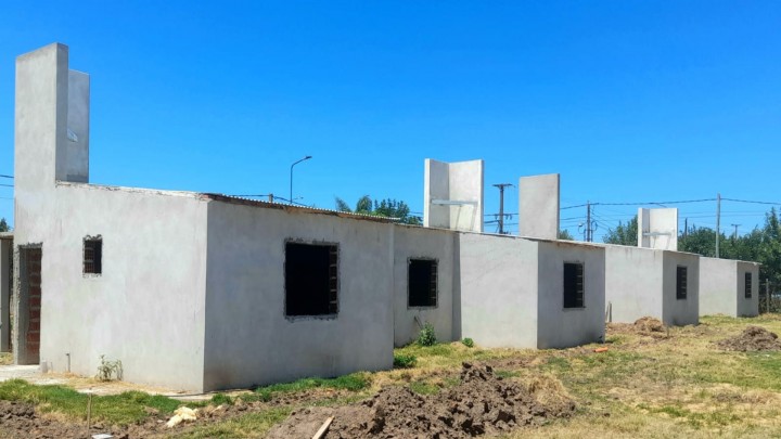 Con fondos provinciales se construyen 16 viviendas en Villa del Rosario
