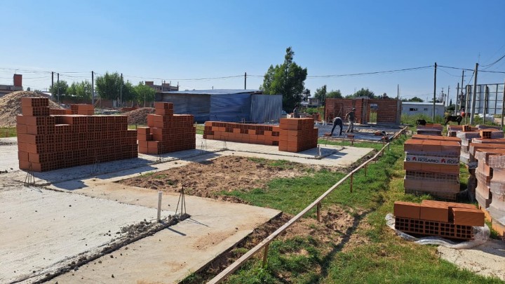 Se iniciaron con fondos provinciales 10 viviendas para docentes en Ibicuy