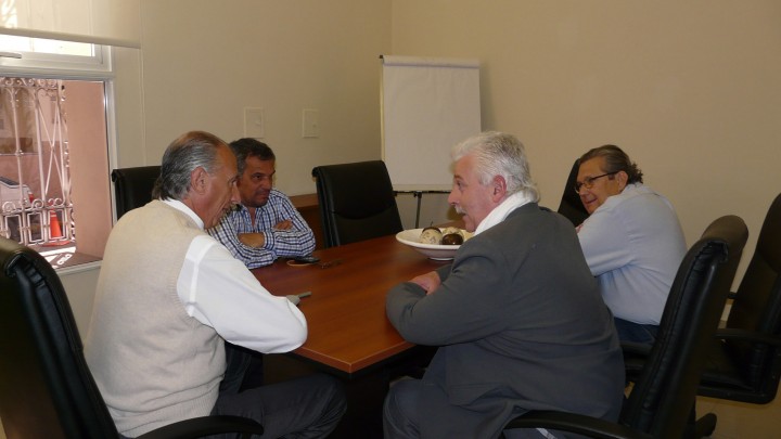 Analizan el avance de la construcción de las nuevas escuelas y viviendas en Colonia Avellaneda