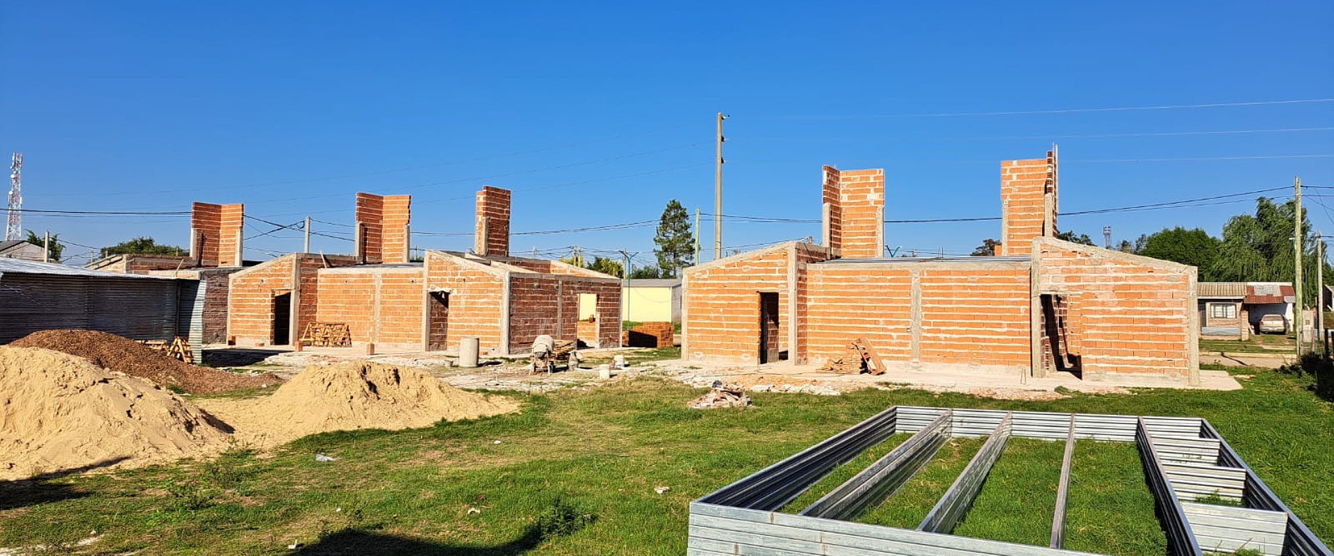 Se construyen más de 100 viviendas con fondos provinciales para gremios y entidades intermedias