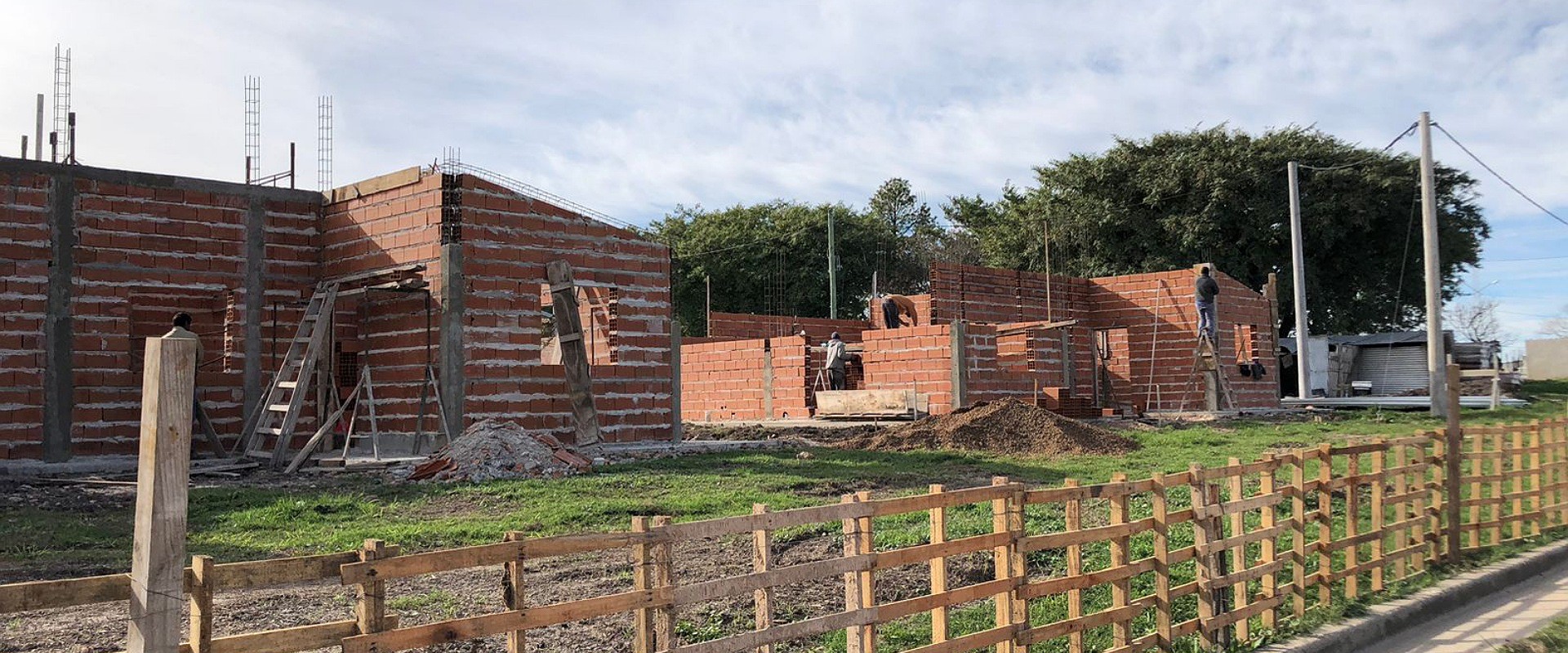 Comenzaron a construirse 68 nuevas viviendas con fondos provinciales en tres localidades entrerrianas