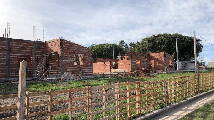 Comenzaron a construirse 68 nuevas viviendas con fondos provinciales en tres localidades entrerrianas