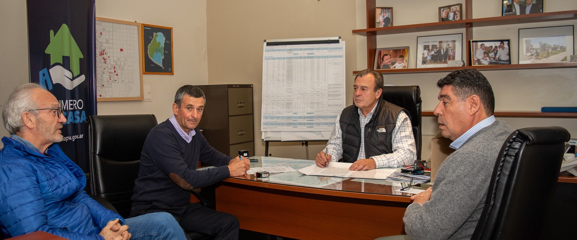 Se rubricaron convenios para construir nuevas viviendas con fondos nacionales para Viale y Gobernador Mansilla