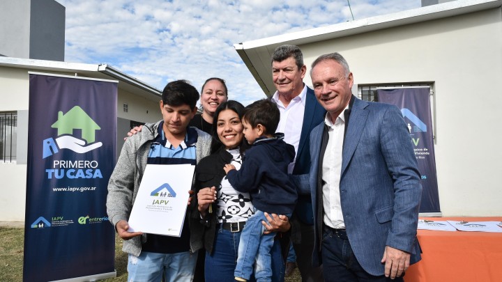 Se entregaron ocho nuevas viviendas en Villa del Rosario