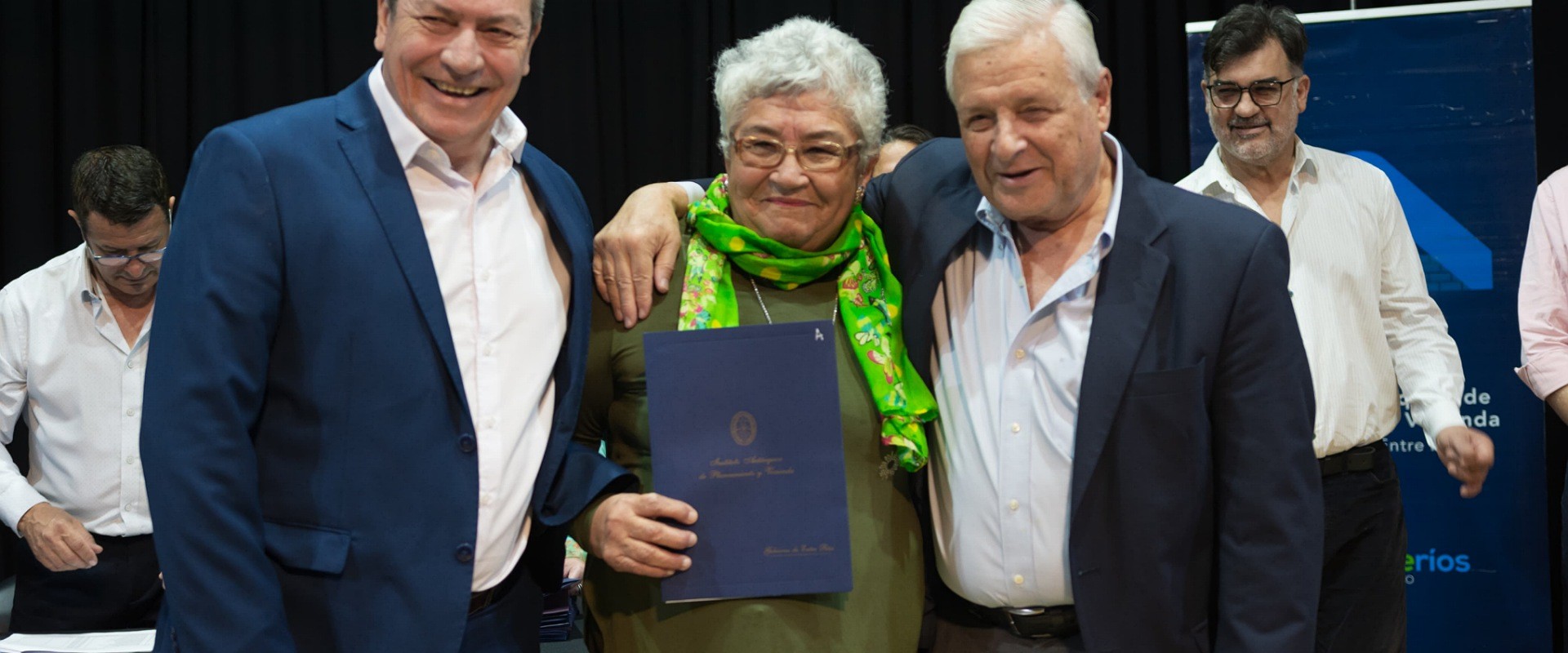Más de 400 familias del departamento Uruguay recibieron las escrituras de sus viviendas sociales