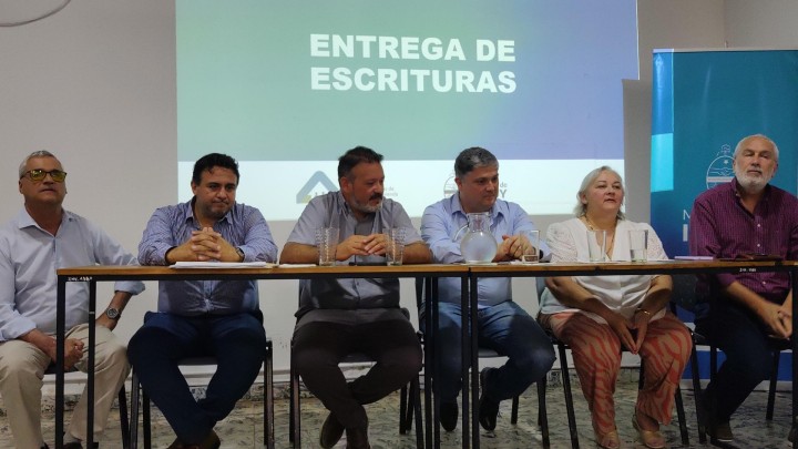 Familias de Ibicuy recibieron las escrituras de sus viviendas