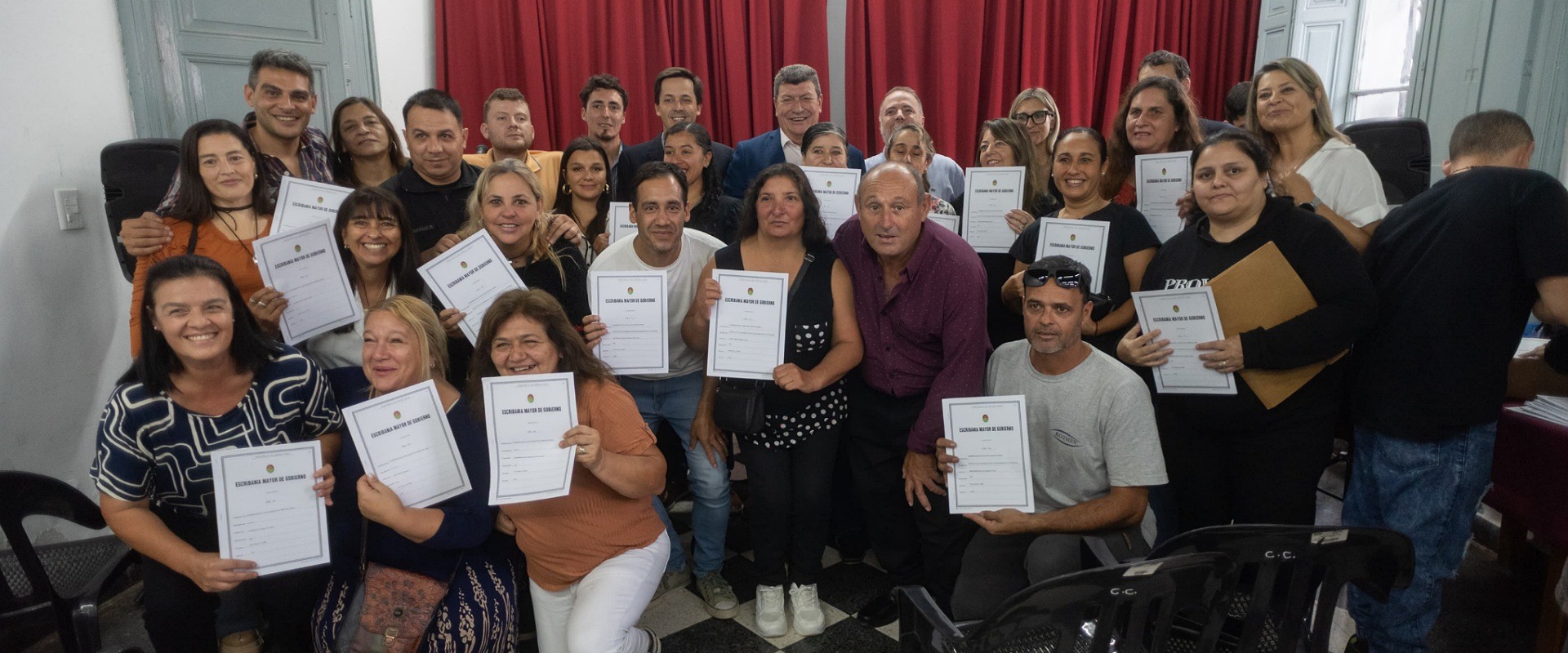 Familias de Nogoyá recibieron las escrituras de sus viviendas