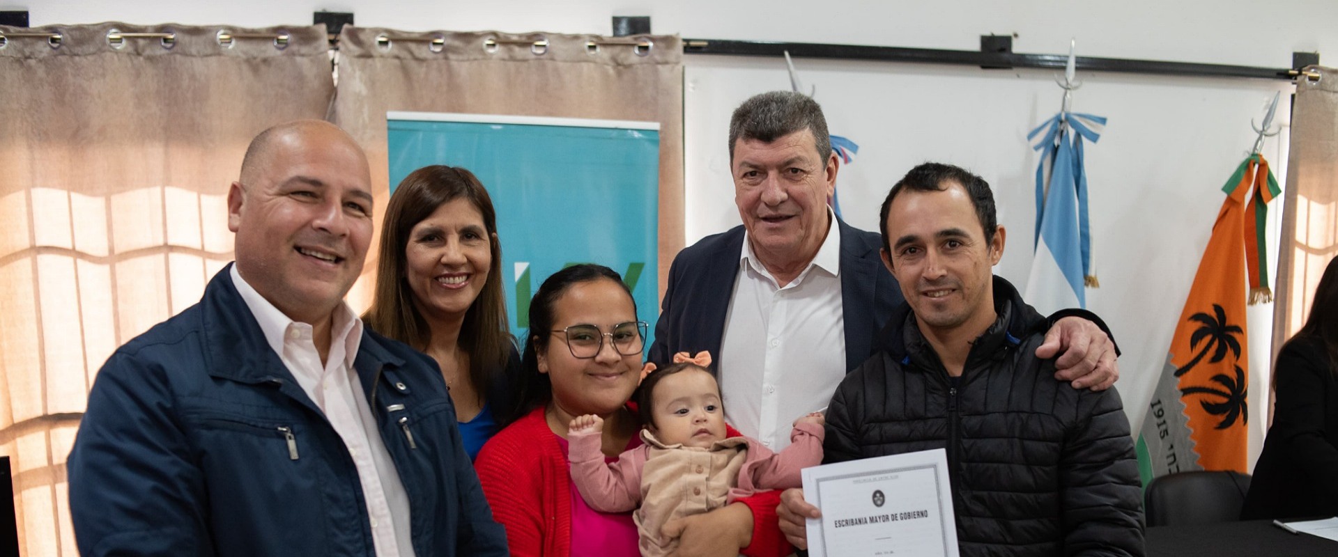 Familias de Ubajay y Villa Elisa rubricaron las escrituras de sus viviendas