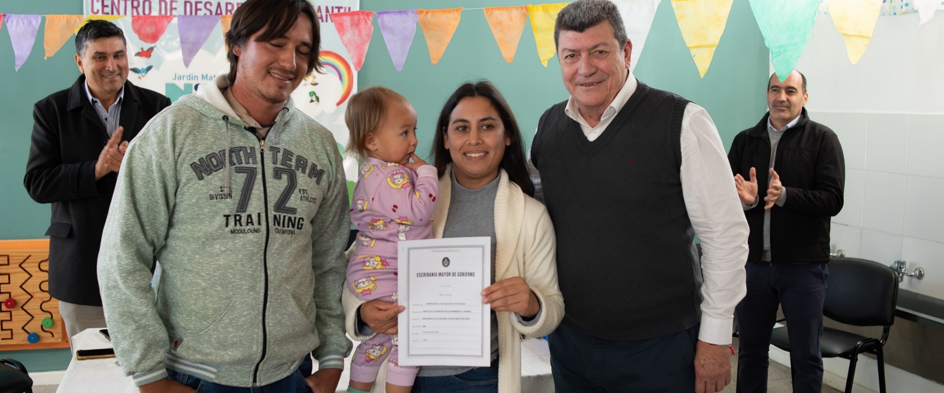 Familias de San Gustavo y Bovril firmaron escrituras y accederán a la propiedad de sus viviendas