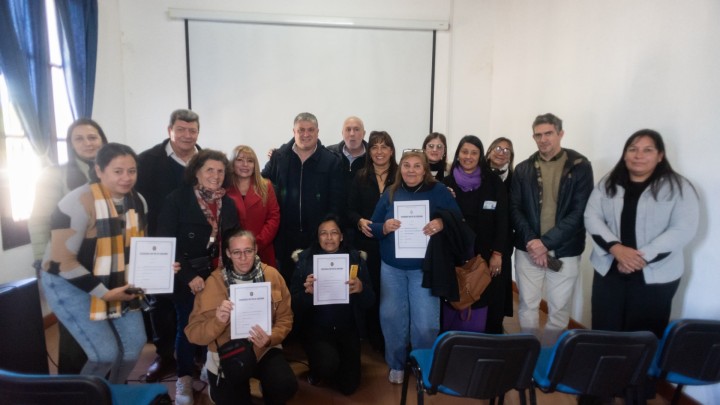 Familias de San José de Feliciano recibieron las escrituras de sus viviendas