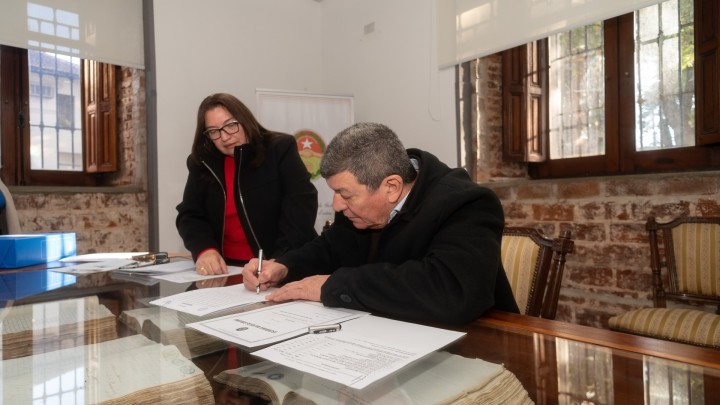 Familias de Paraná firmaron las escrituras de sus viviendas