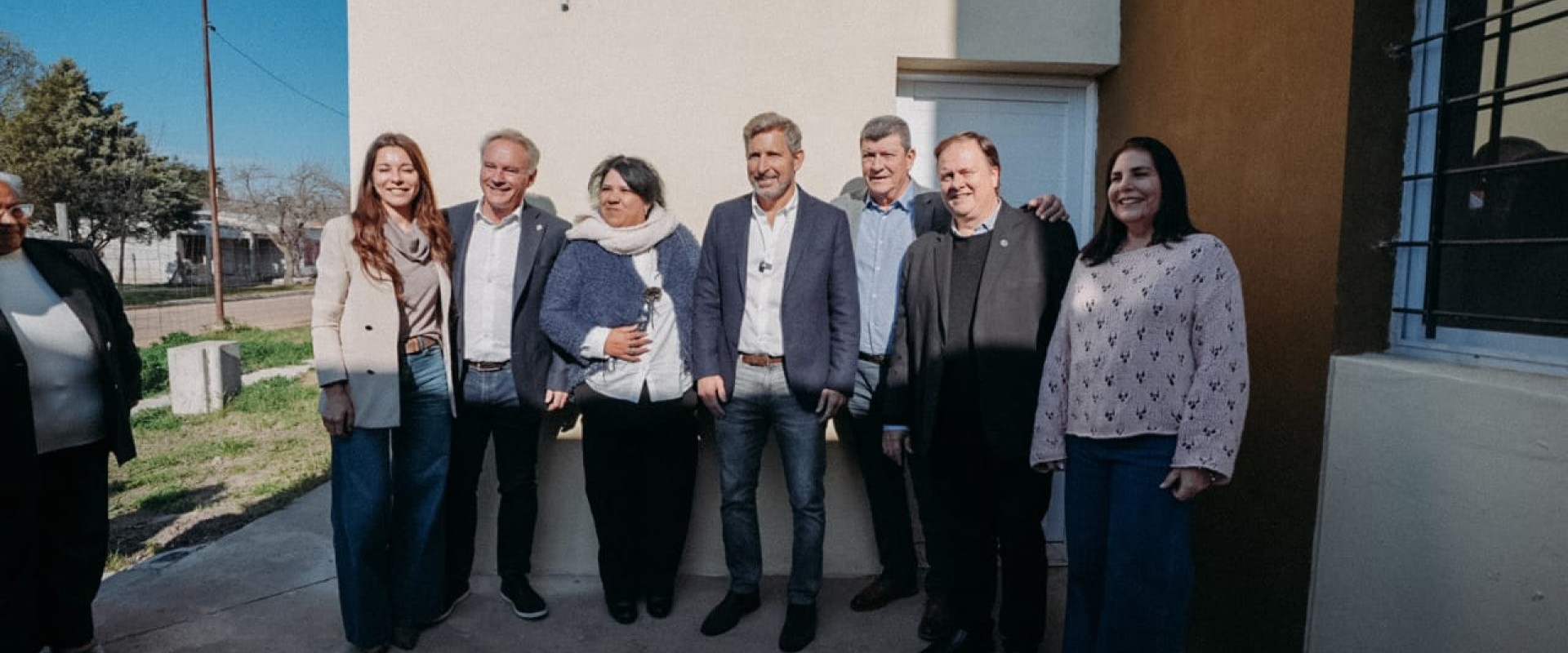 Frigerio inauguró una escuela, entregó equipos al hospital y recorrió obras en Chajarí