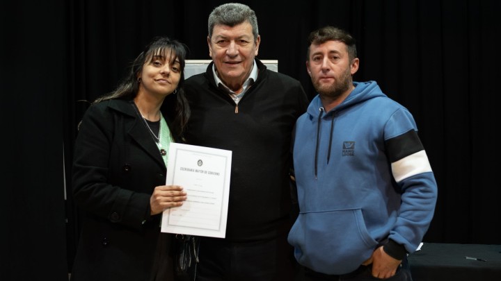 Otras 130 familias de Concepción del Uruguay contarán con las escrituras de sus viviendas sociales