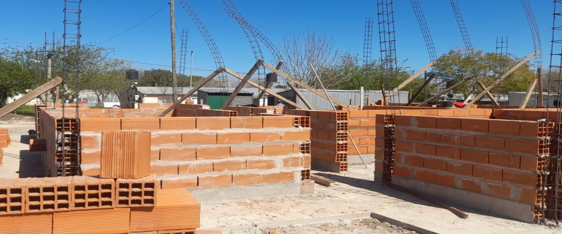 La provincia construye viviendas en Piedras Blancas