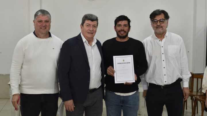 La provincia entregó escrituras de viviendas en Villaguay
