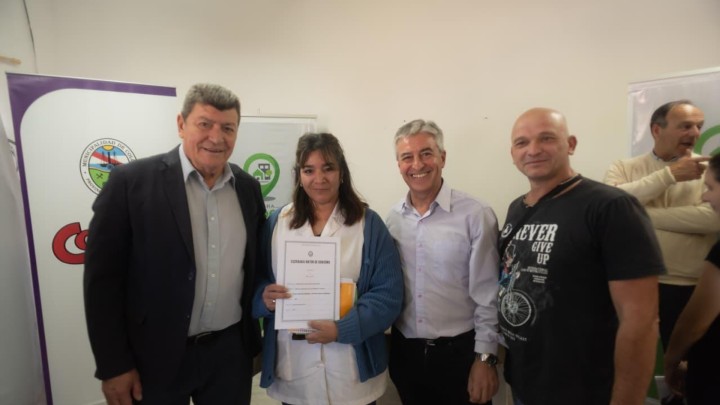 Se rubricaron escrituras de viviendas para familias de Colón y Villa Elisa